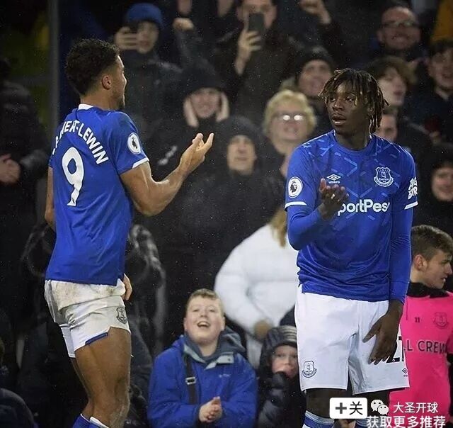  曼联防线失误连连，纽卡斯尔三球完胜红魔  