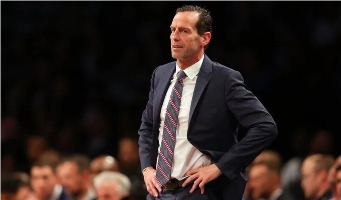  里昂主教练突遭下课，助教暂代指挥权  